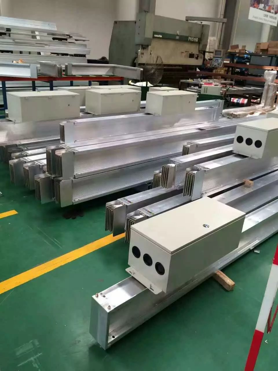 西吉縣密集型母線槽與濟南雄天電氣 電氣設(shè)備制造的專業(yè)力量